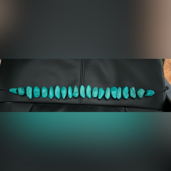 Beautiful, handmade statement necklace in synthetic turquoise stone - Picture 7 of 7